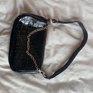 Elegant Black Croc-Embossed Shoulder Bag